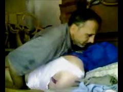 Porno russiske soldater unge gikk inn på badet og glemte lukke døren