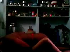 Ser på porno klipp i toalett sugde i bilen, og han kom